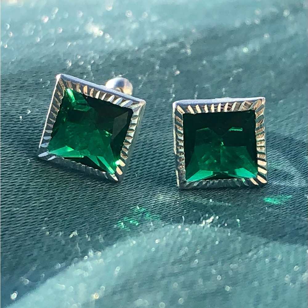 NEW 925 Sterling Silver Emerald Green Crystal Gem Earrings
